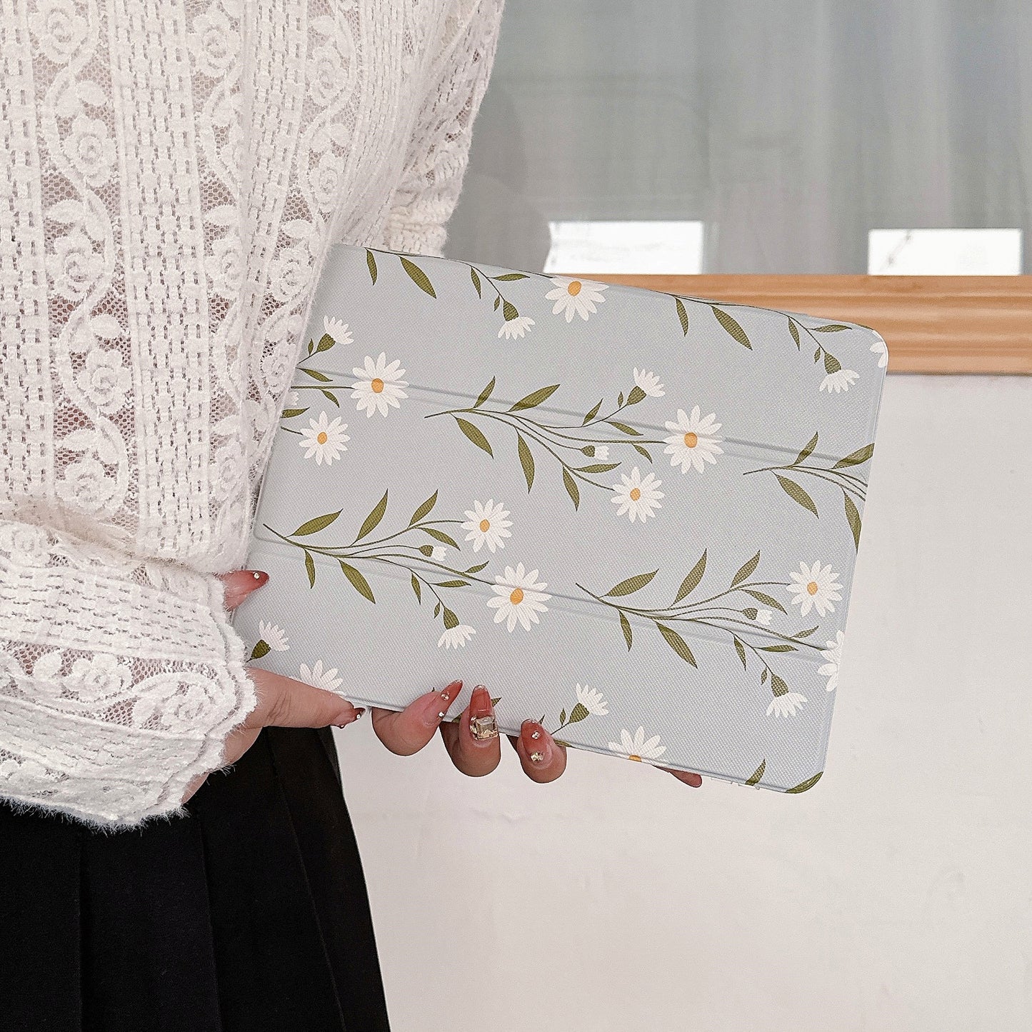 Floral Design Case For iPad 10.9(10thGen)/iPad A16(2025)(11thGen)(Light Blue)