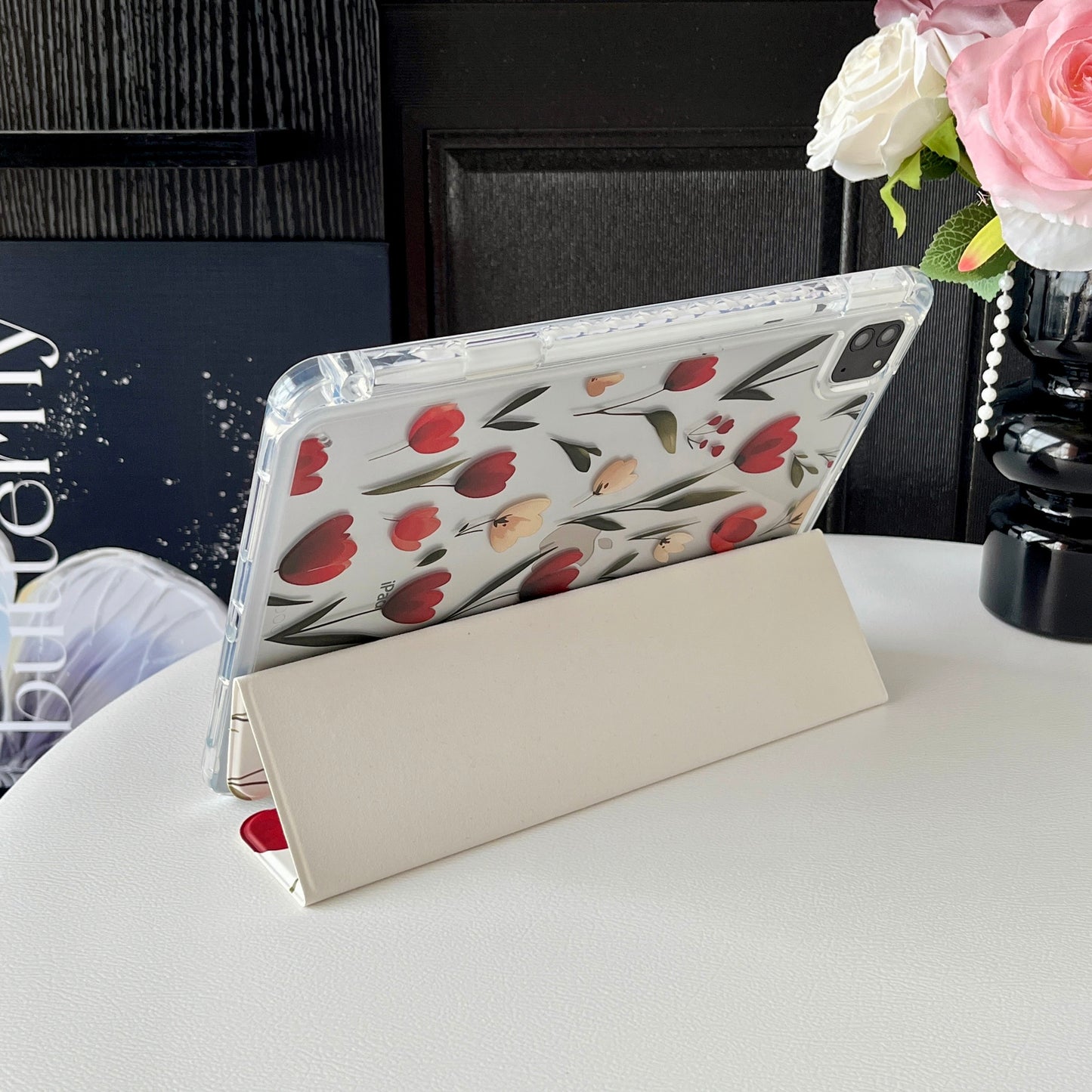 Floral Design Case For iPad 10.9(10thGen)/iPad A16(2025)(11thGen)(Red/White)