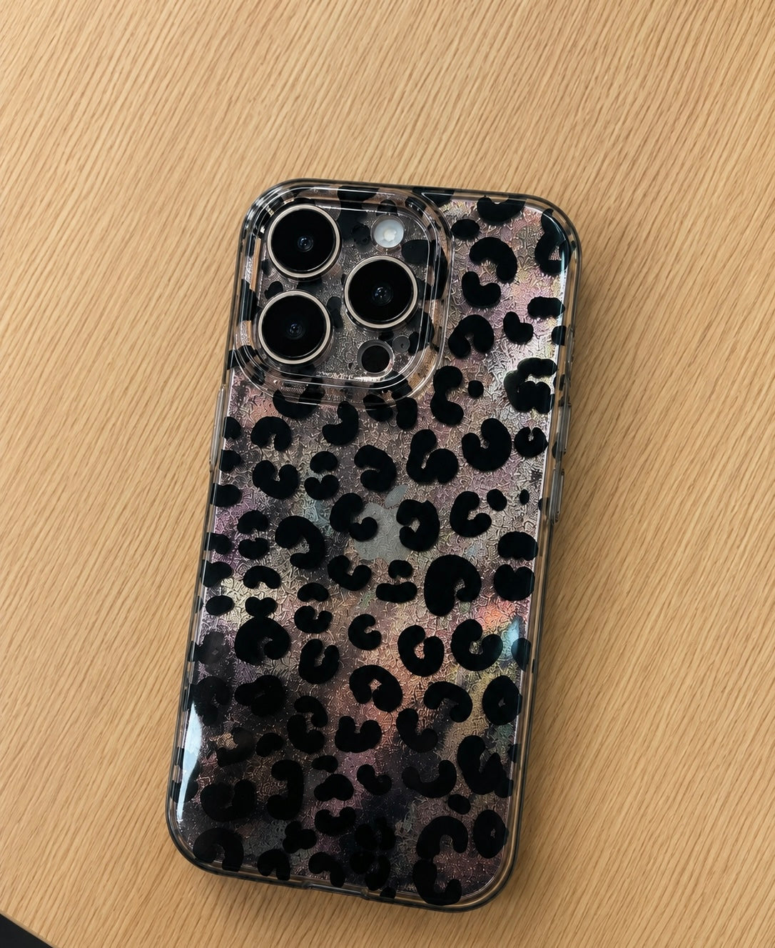 Leopard Pattern Case for iPhone16 Pro (Black/Silver)