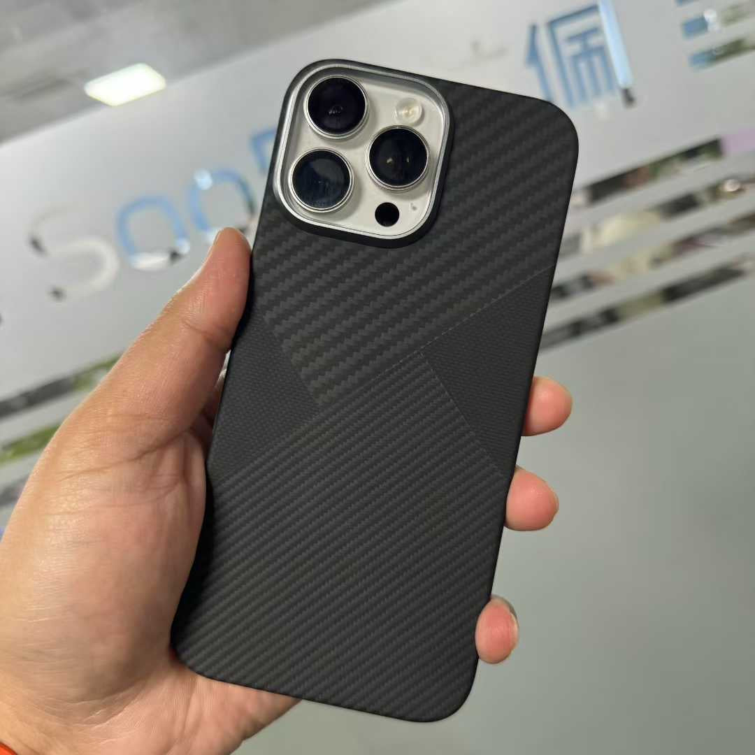SooPii Kevlar Carbon Fibre Ultra Slim Case for iPhone 16 Pro