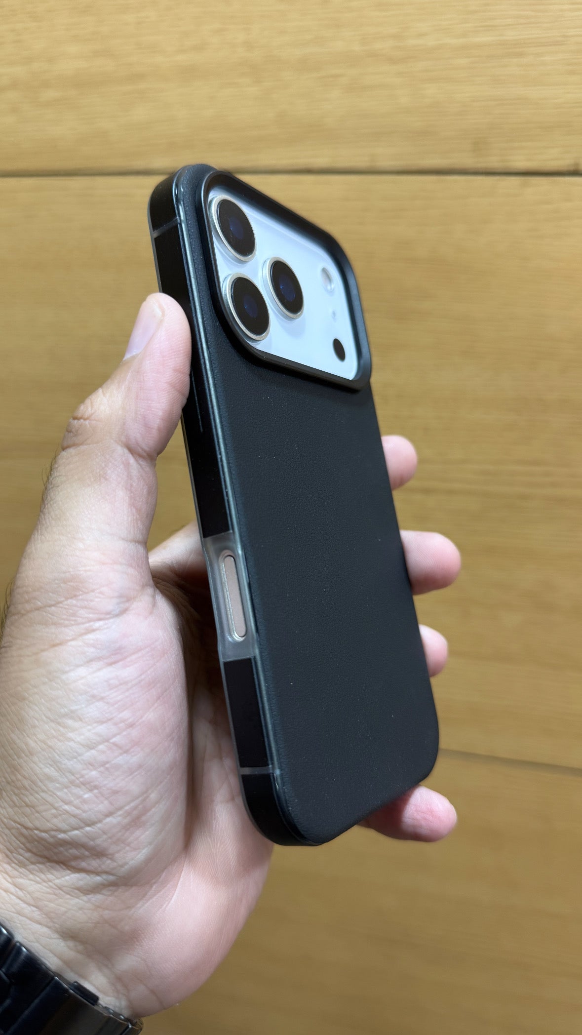 PU Leather Finish Metal Alloy Bumper Case for iPhone 17 Pro Max (BLACK)