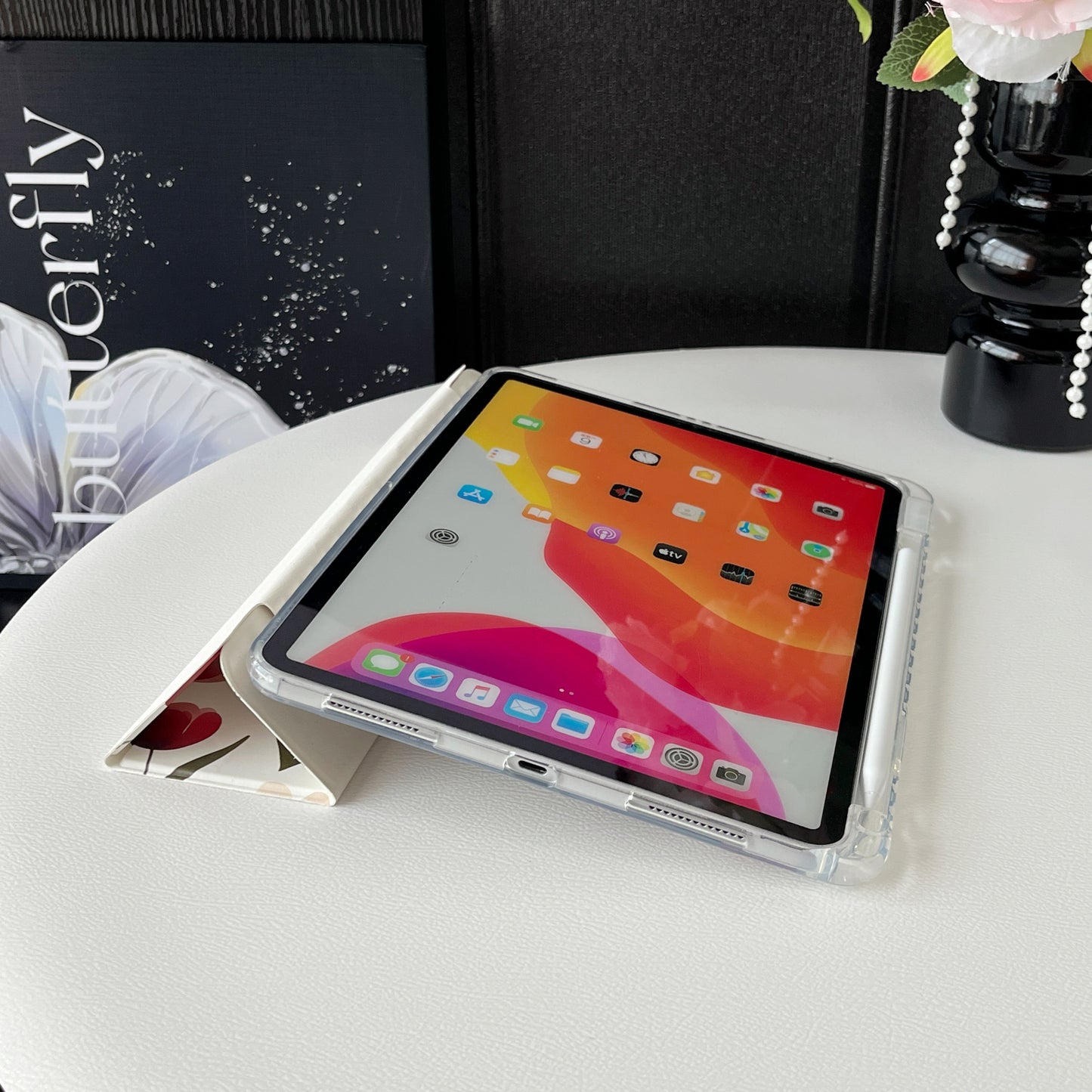 Floral Design Case For iPad 10.9(10thGen)/iPad A16(2025)(11thGen)(Red/White)