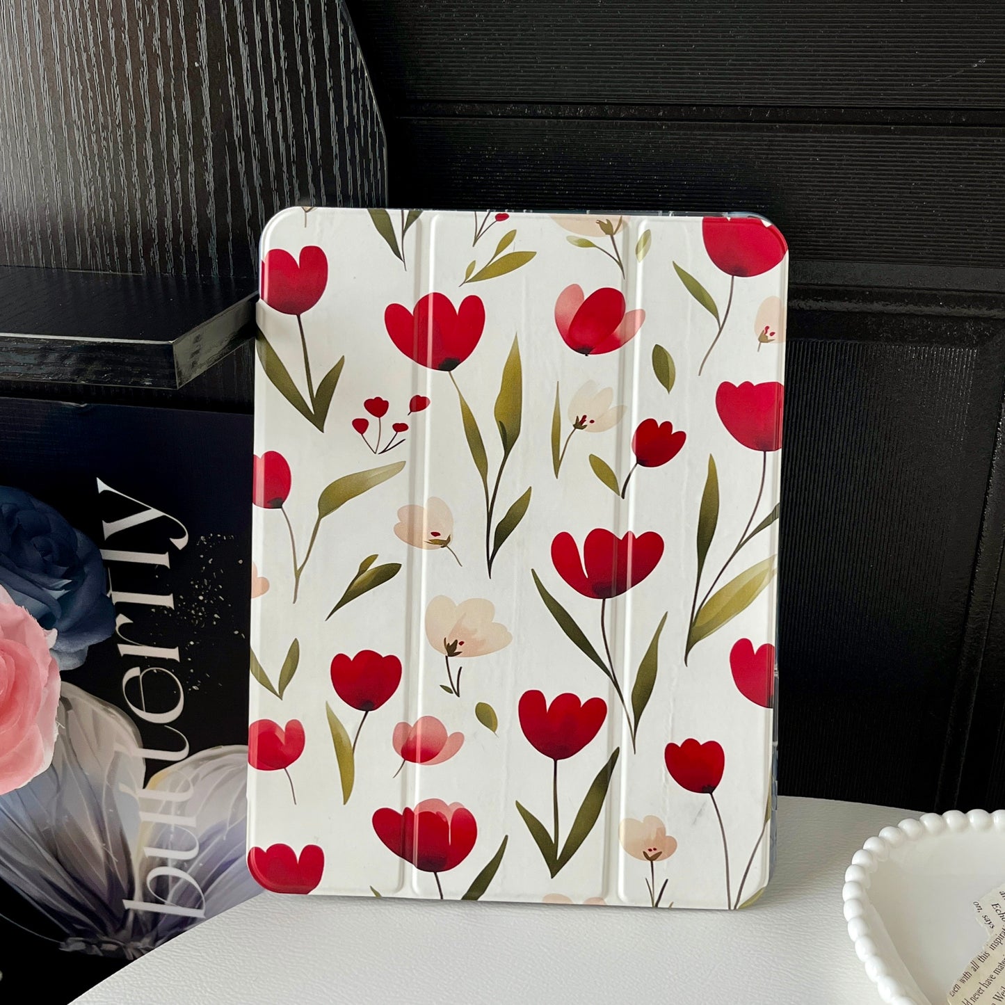 Floral Design Case For iPad 10.9(10thGen)/iPad A16(2025)(11thGen)(Red/White)